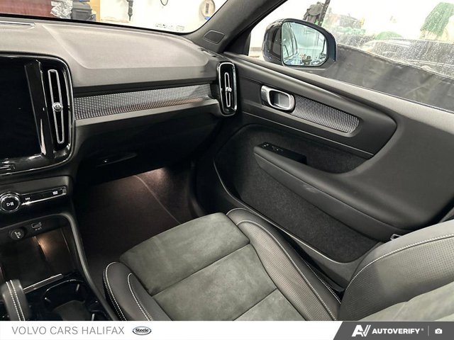 2021 Volvo XC40 R-Design-24