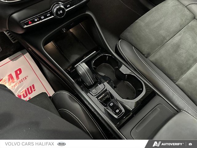 2021 Volvo XC40 R-Design-17