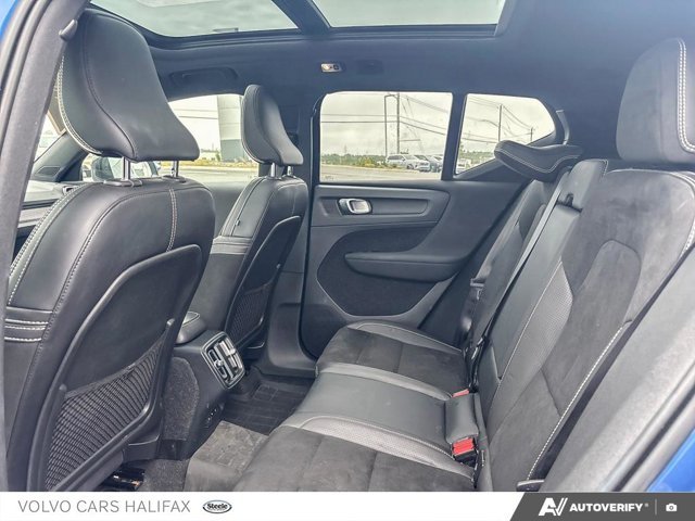 2021 Volvo XC40 R-Design-22