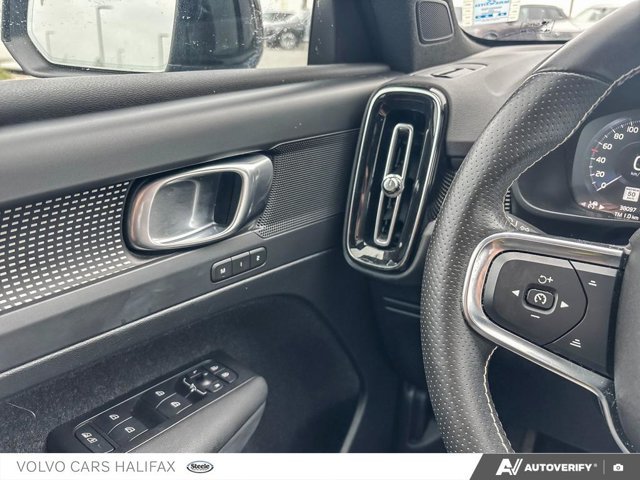 2021 Volvo XC40 R-Design-16