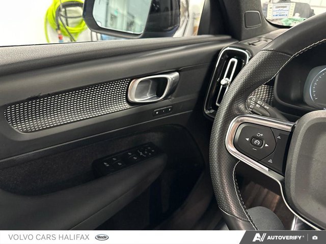 2021 Volvo XC40 R-Design-16