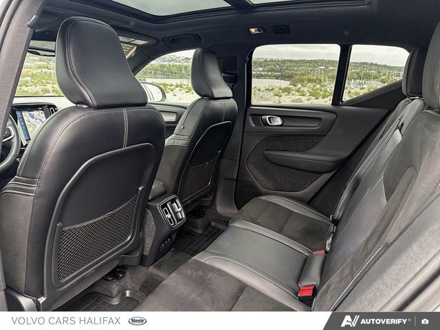 Volvo XC40 R-Design 2022-22