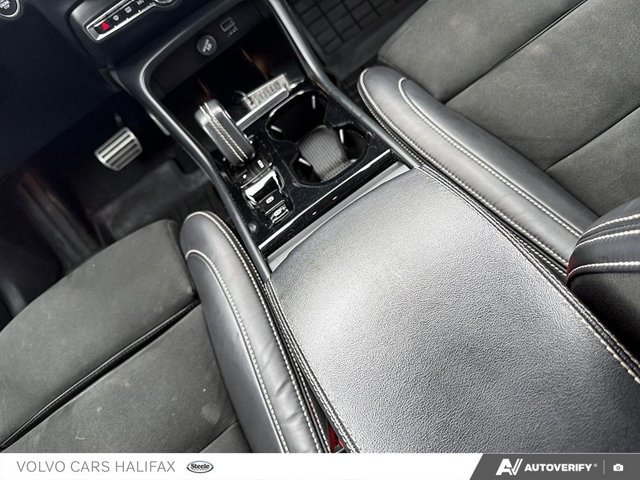 Volvo XC40 R-Design 2022-19