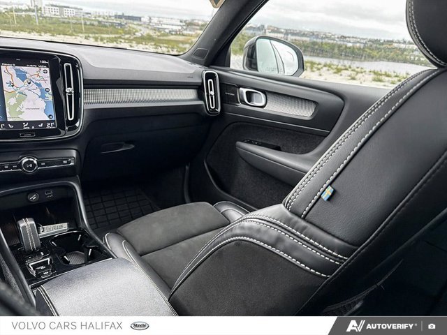 Volvo XC40 R-Design 2022-24