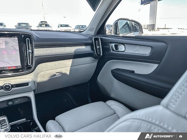 2023 Volvo XC40 Ultimate Dark Theme-22