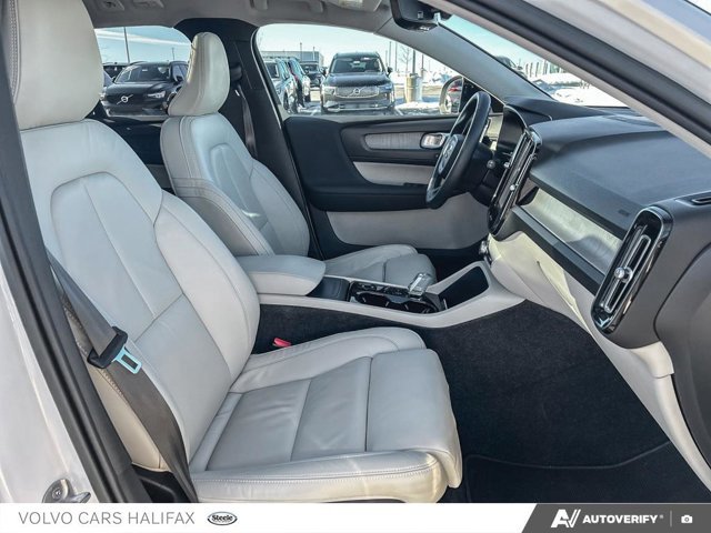 2023 Volvo XC40 Ultimate Dark Theme-19