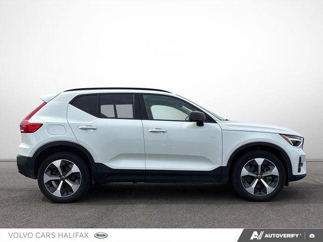 2023 Volvo XC40 Ultimate Dark Theme-2