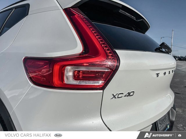 2023 Volvo XC40 Ultimate Dark Theme-8