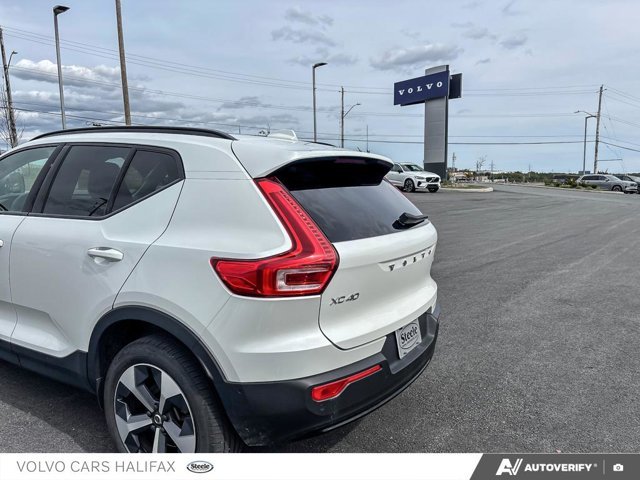 2023 Volvo XC40 Ultimate Dark Theme-10