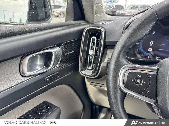 2023 Volvo XC40 Ultimate Dark Theme-16