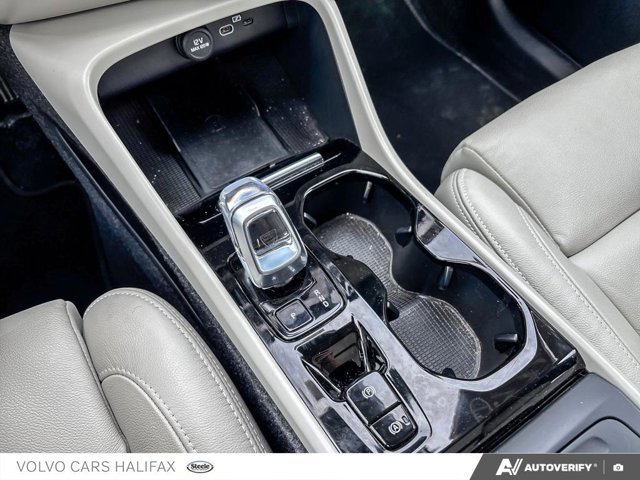 2023 Volvo XC40 Ultimate Dark Theme-17