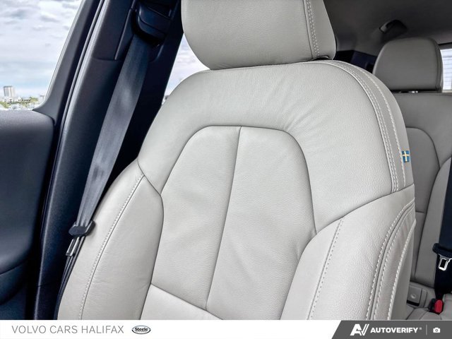 2023 Volvo XC40 Ultimate Dark Theme-19