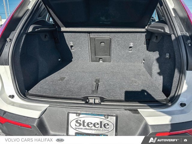 2023 Volvo XC40 Ultimate Dark Theme-9