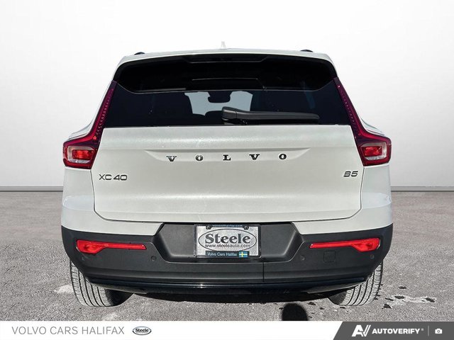 2023 Volvo XC40 Ultimate Dark Theme-4