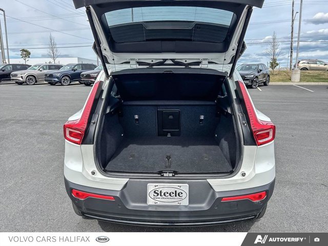 2023 Volvo XC40 Ultimate Dark Theme-11