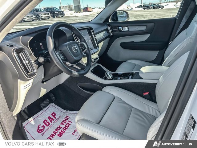 2023 Volvo XC40 Ultimate Dark Theme-10