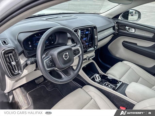 2023 Volvo XC40 Ultimate Dark Theme-12