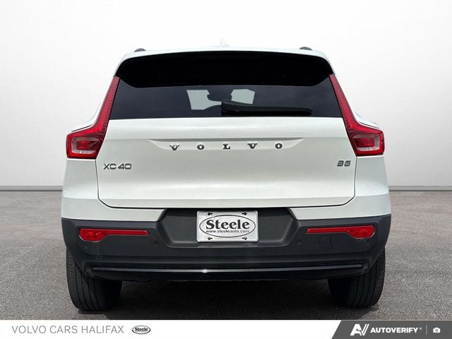 2023 Volvo XC40 Ultimate Dark Theme-4