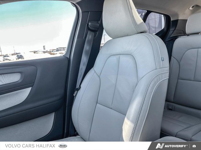 2023 Volvo XC40 Ultimate Dark Theme-17