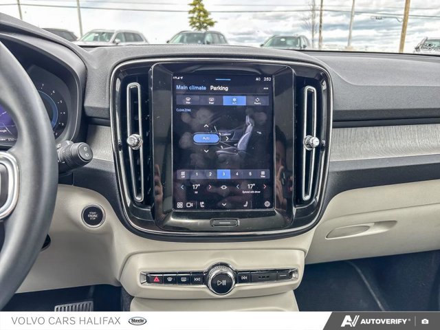 2023 Volvo XC40 Ultimate Dark Theme-18