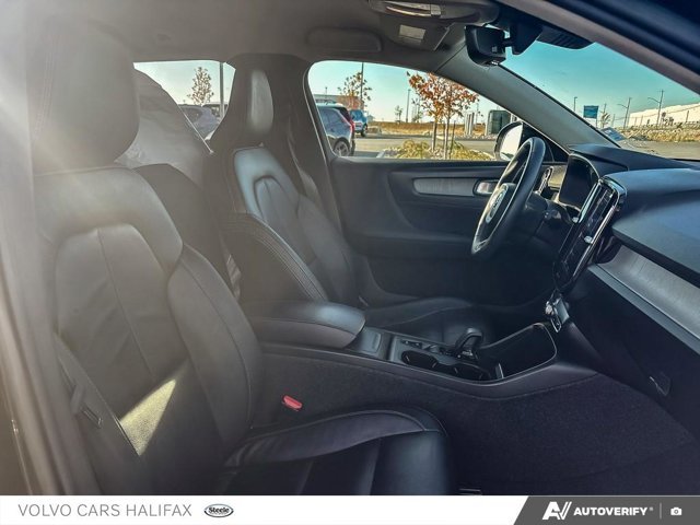 2023 Volvo XC40 Core-21