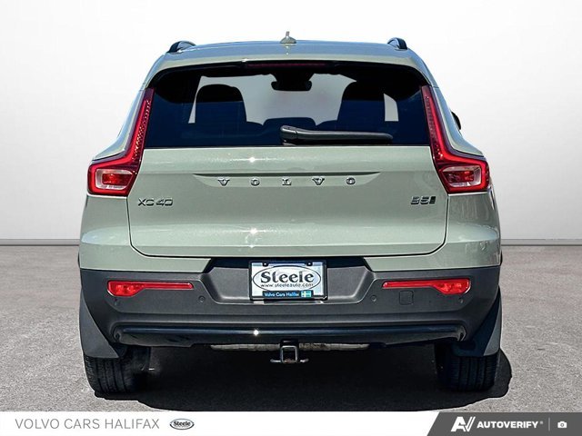 2024 Volvo XC40 Plus Dark Theme-4