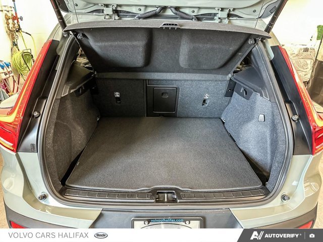 2024 Volvo XC40 Plus Dark Theme-11