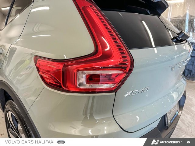 2024 Volvo XC40 Plus Dark Theme-10