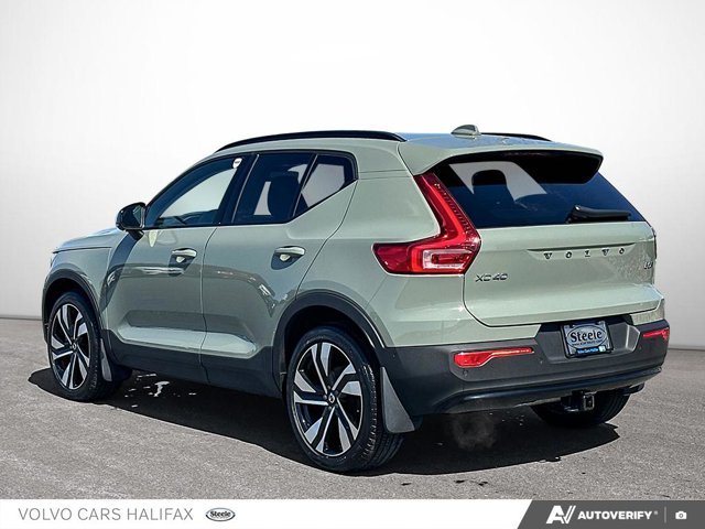 2024 Volvo XC40 Plus Dark Theme-3
