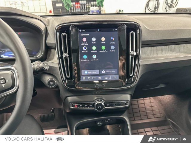 2024 Volvo XC40 Plus Dark Theme-18