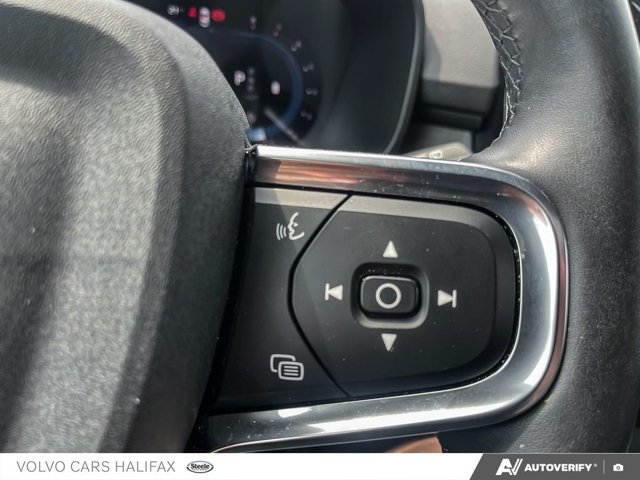 Volvo XC40 Plus Dark Theme 2024-14