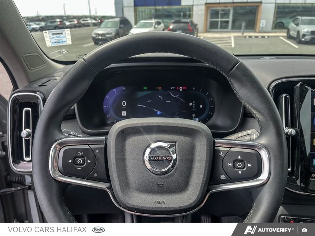 Volvo XC40 Plus Dark Theme 2024-12