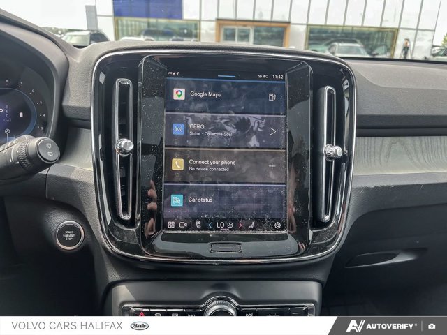 Volvo XC40 Plus Dark Theme 2024-17