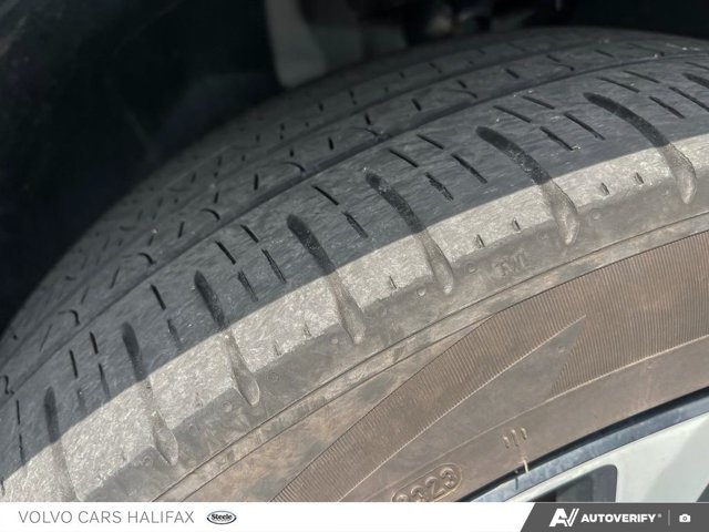 Volvo XC40 Plus Dark Theme 2024-6