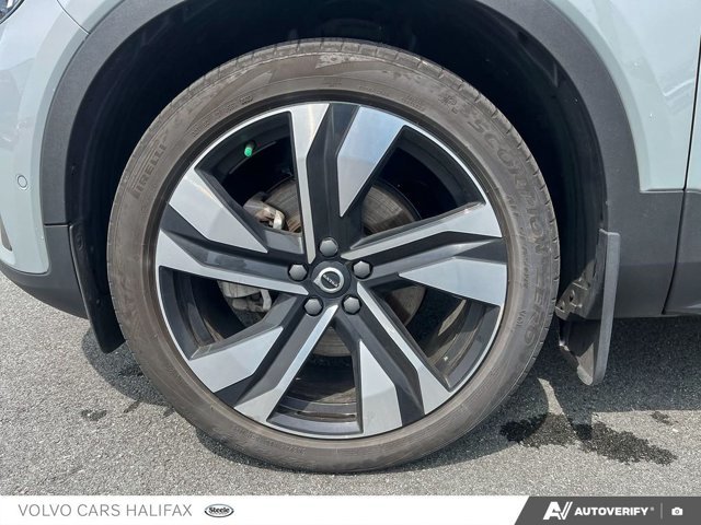 Volvo XC40 Plus Dark Theme 2024-5