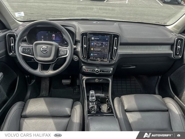 Volvo XC40 Plus Dark Theme 2024-22