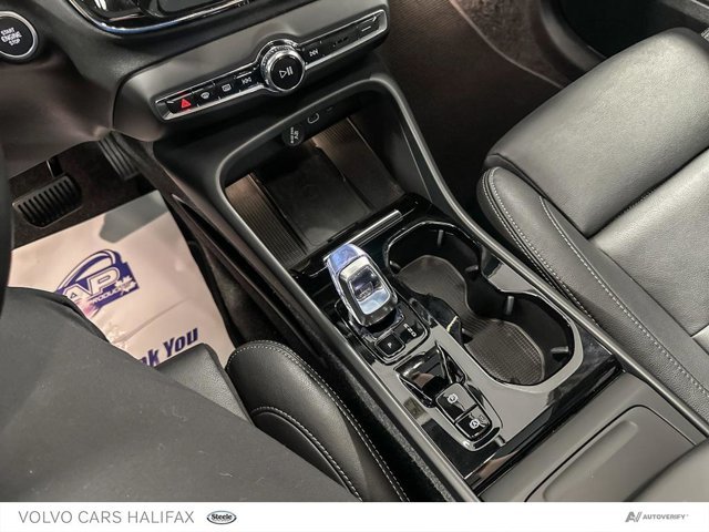 2025 Volvo XC40 Plus Dark Theme-17