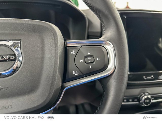 2025 Volvo XC40 Plus Dark Theme-15