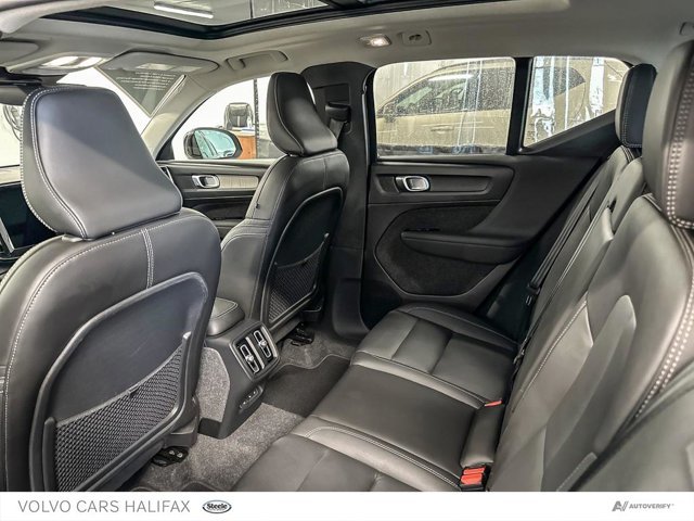 2025 Volvo XC40 Plus Dark Theme-22