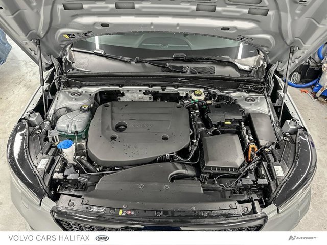 2025 Volvo XC40 Plus Dark Theme-9