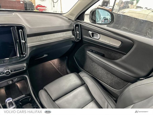 2025 Volvo XC40 Plus Dark Theme-24