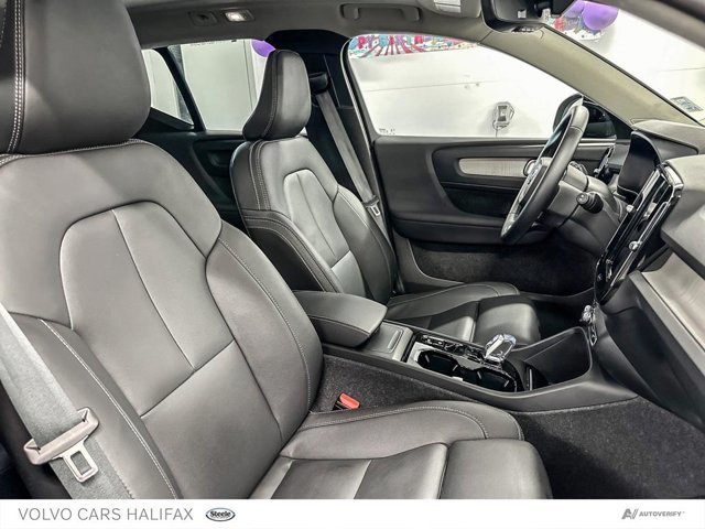 2025 Volvo XC40 Plus Dark Theme-21