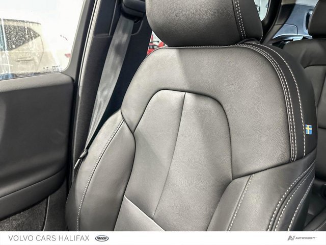 2025 Volvo XC40 Plus Dark Theme-19