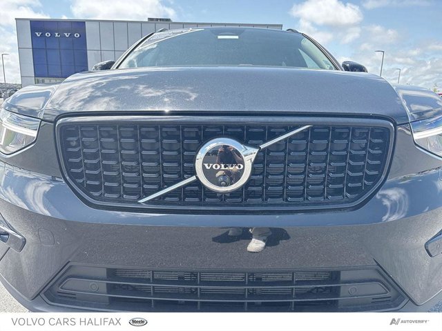 2025 Volvo XC40 Plus Dark Theme-8