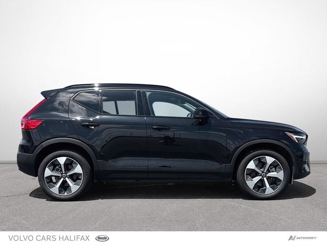 2025 Volvo XC40 Plus Dark Theme-2