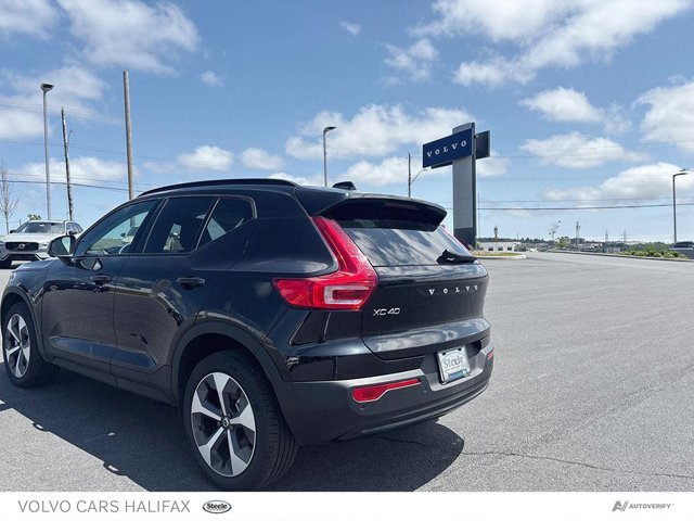 2025 Volvo XC40 Plus Dark Theme-10