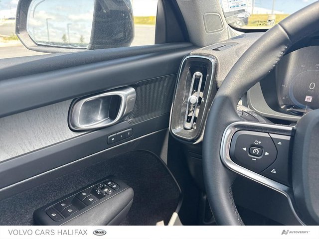 2025 Volvo XC40 Plus Dark Theme-16