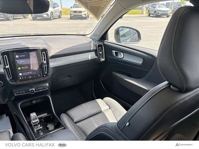 2025 Volvo XC40 Plus Dark Theme-23