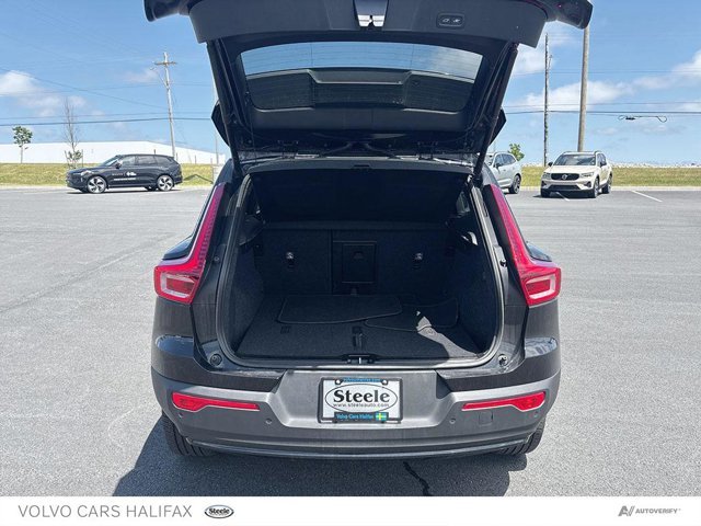 2025 Volvo XC40 Plus Dark Theme-11