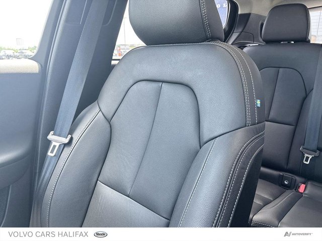 2025 Volvo XC40 Plus Dark Theme-20